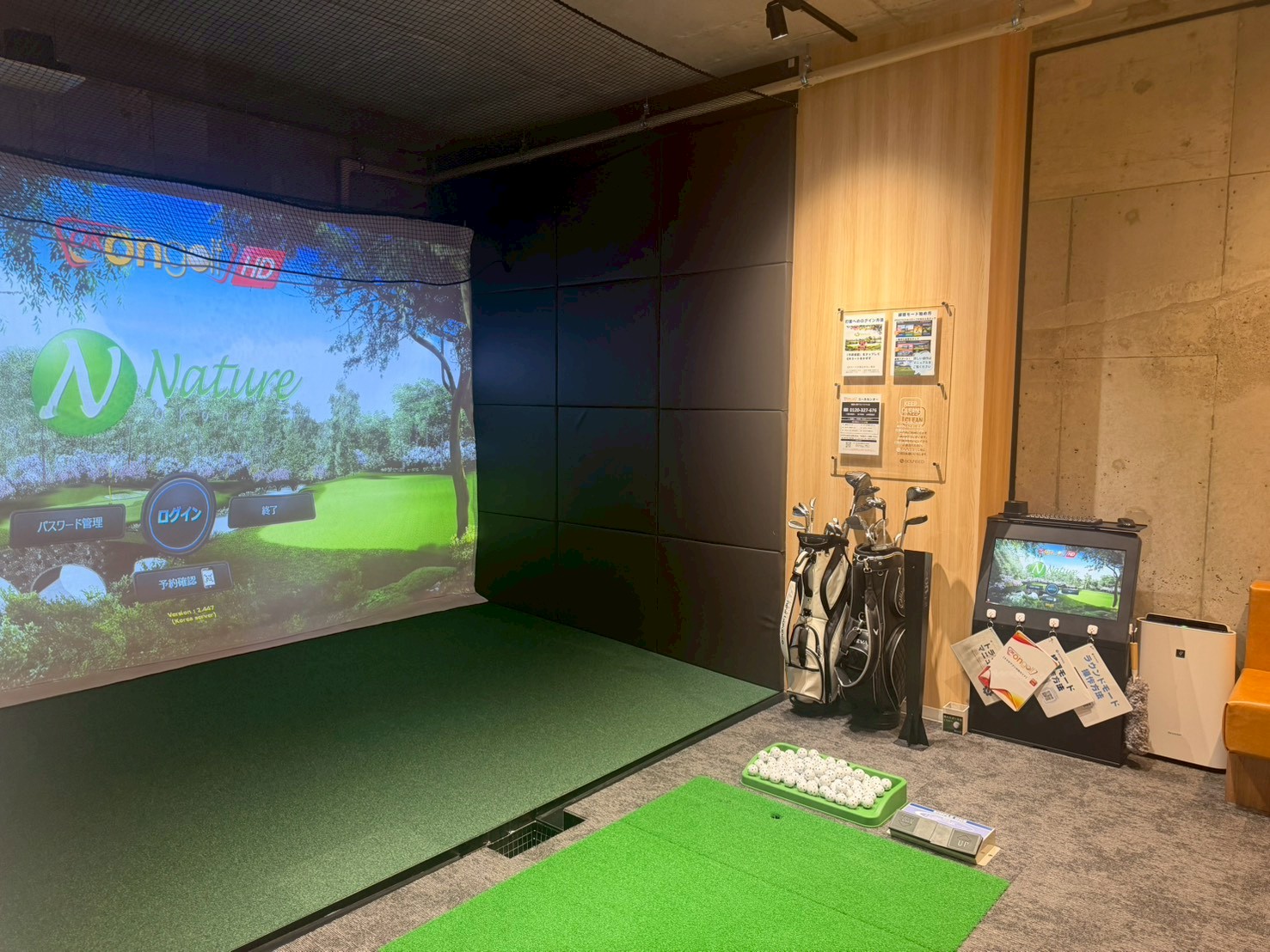 ゴルフィード24 博多店 練習風景