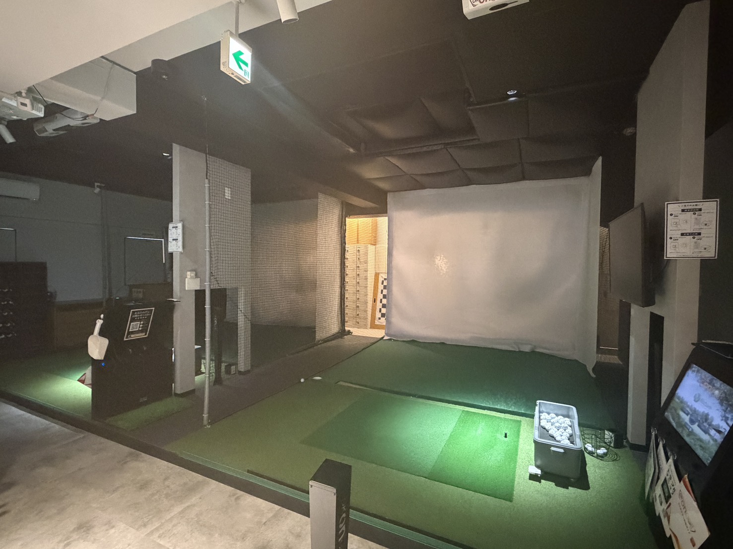 ゴルフィード24 大阪本町店 打席の様子