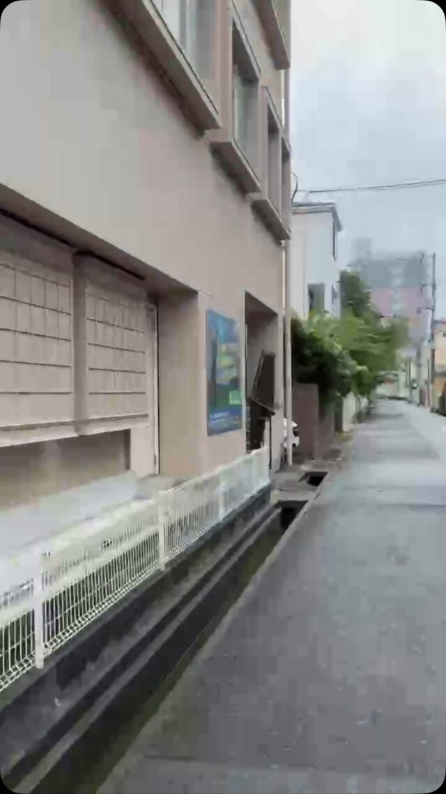.
🚨摂津本山駅から徒歩5分。こんなゴルフ練習場、知ってましたか？

東灘区・摂津本山エリアで、
「通いやすくて、本格的に練習できる場所を探している。」
そんな方にぜひ知ってほしい施設です✨

🏌️ GOLFEED24東灘店のおすすめポイント！

✔️ 摂津本山駅から徒歩5分の好立地！
お仕事帰りやお買い物ついでにも通いやすい♪

✔️ 2打席とも完全個室！
周りの目を気にせず、自分のペースで集中して練習できます✨

✔️ 1打席は左右打席対応！
右利き・左利き、どちらの方も快適にご利用いただけます😊

✔️ 本球が打てる本格仕様！
実際のラウンドに近い打感で、より実践的な練習が可能です⛳️

初心者の方も、スコアアップを目指す方も大歓迎！

📍東灘区・摂津本山駅徒歩5分
見学・体験も受付中です😊
お気軽にプロフィールよりお問い合わせください📩

#東灘区 #東灘 #摂津本山 #摂津本山駅 #岡本 住吉 御影 神戸市東灘区 神戸ゴルフ インドアゴルフ 完全個室 個室ゴルフ シミュレーションゴルフ ゴルフ初心者 ゴルフ練習 24時間ジム GOLFEED24 GOLFEED24東灘店